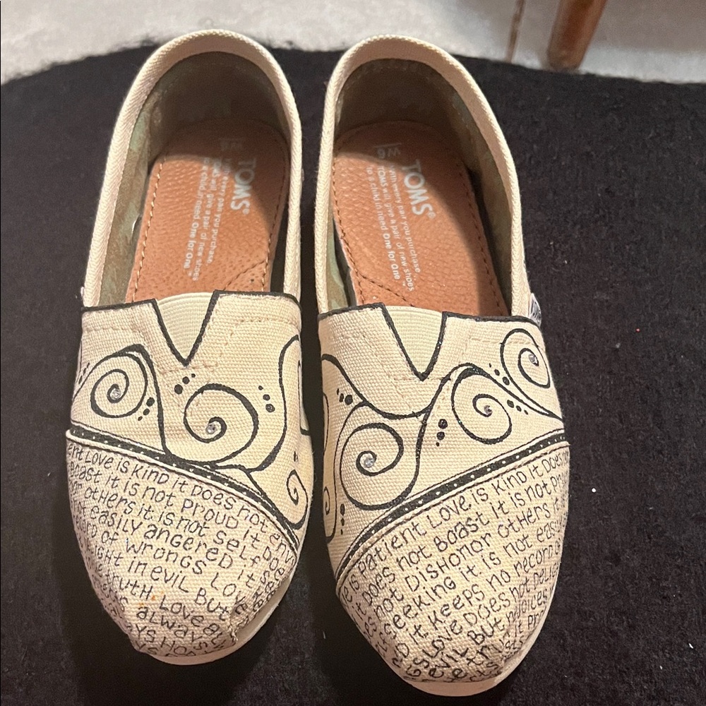 Toms Artistic Cream and Black Flats